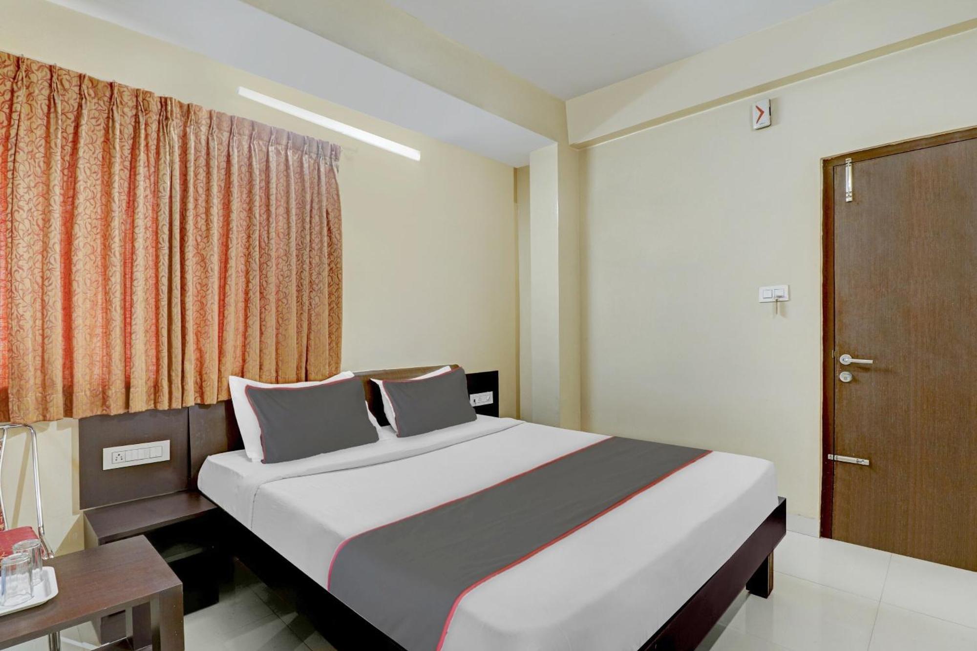 Capital O Champion Lotus Near Mantri Square Mall Bangalore Exterior photo